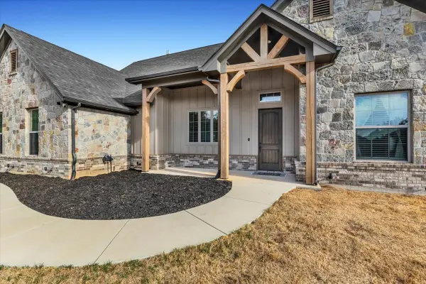127 Paradise Oaks Court, Paradise, TX 76073