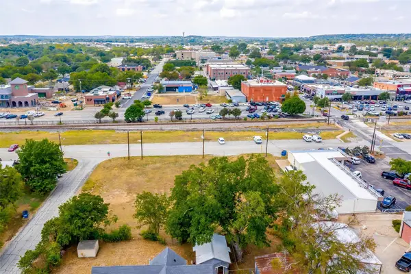 133 Commerce Corner, Burleson, TX 76028