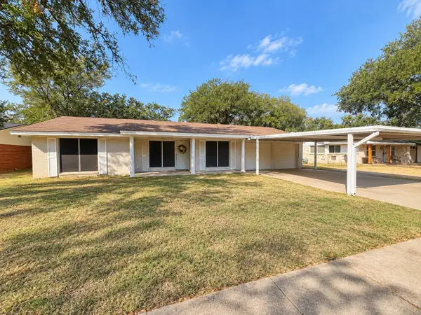 304 S Norma Drive, Lacy Lakeview, TX 76705