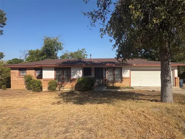 2121 Kingsdale Drive, Fort Worth, TX 76119