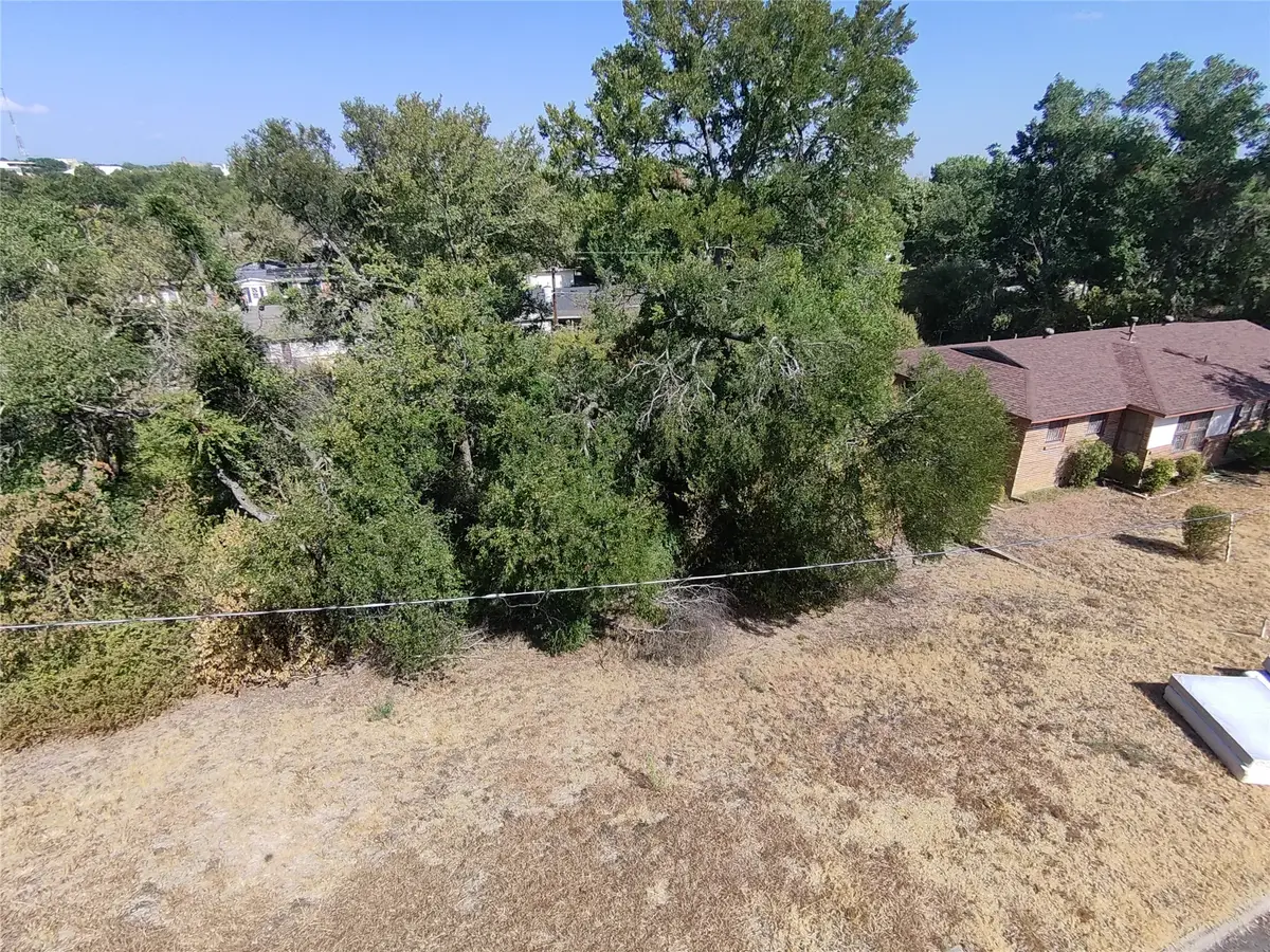 2117 Kingsdale Drive, Fort Worth, TX 76119 - #1