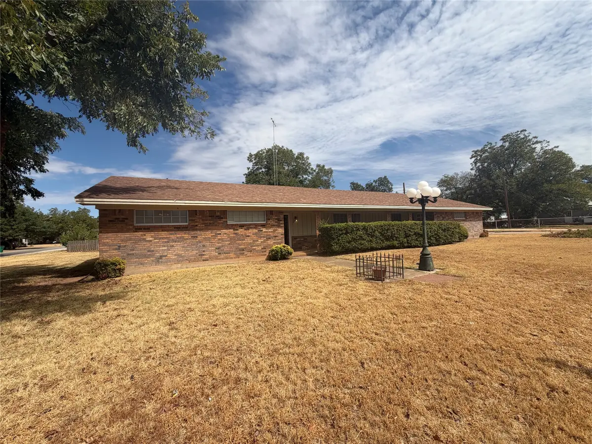 408 W Morris Street, Seymour, TX 76380 - #1