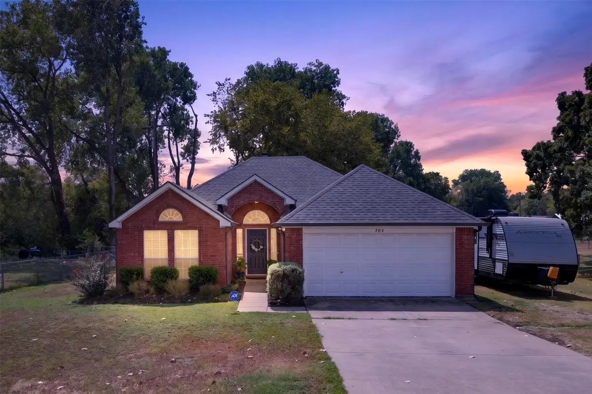 304 Daisy Road, Midlothian, TX 76065 - #1