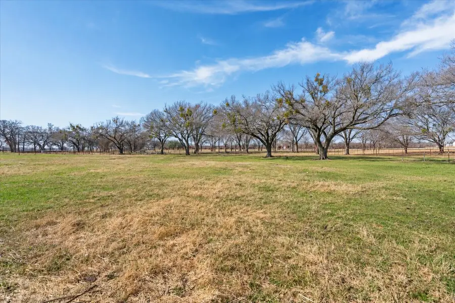 724 Gilliland Road, Springtown, TX 76082 - #2