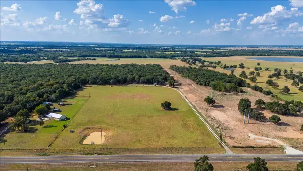 169 Fm 712, Lott, TX 76656
