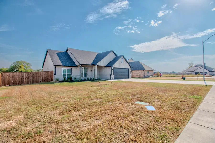 512 Austin Street, Callisburg, TX 76240 - #3