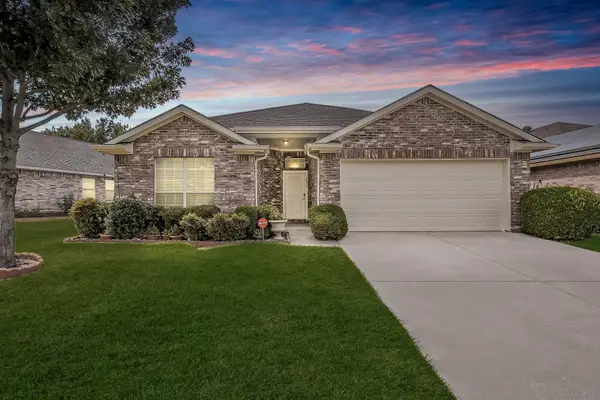 6833 Bluff View Drive, Watauga, TX 76137