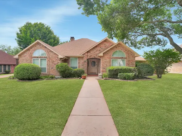 1304 Carriage Creek Drive, DeSoto, TX 75115