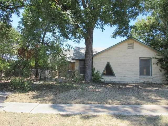 413 S Avenue G, Clifton, TX 76634 - #1