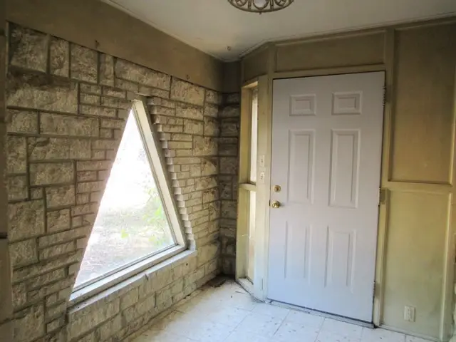 413 S Avenue G, Clifton, TX 76634 - #2
