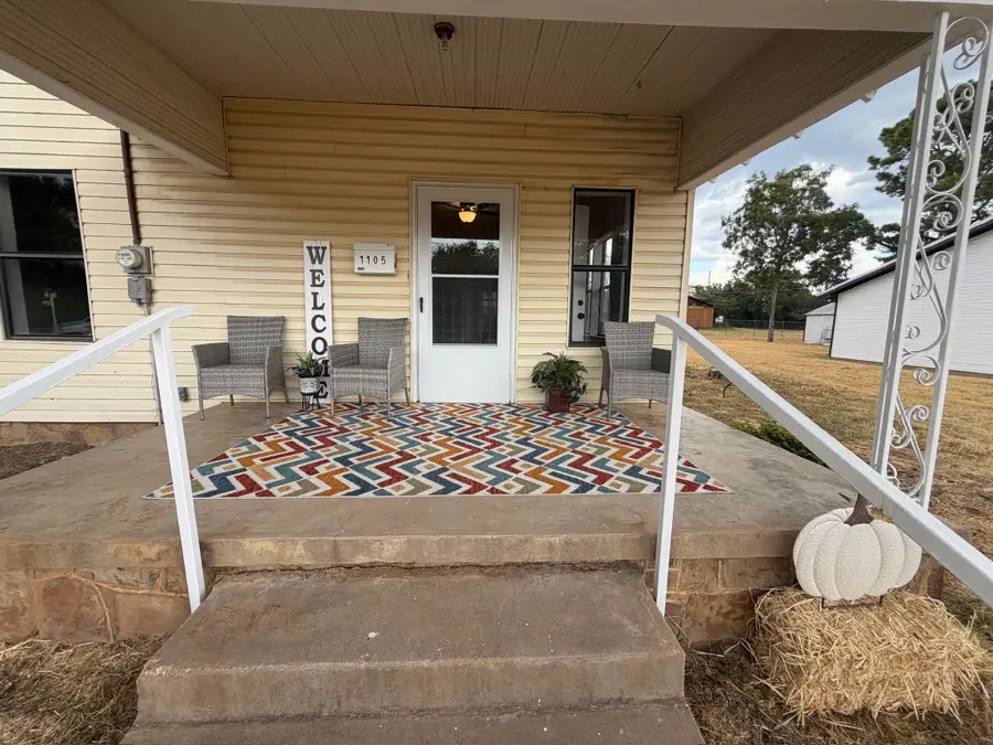 1105 W Main Street, Eastland, TX 76448 - #2