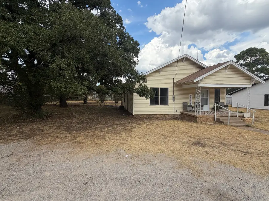 1105 W Main Street, Eastland, TX 76448 - #3