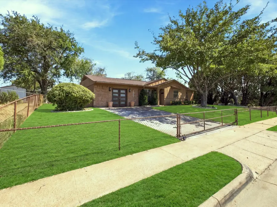 1041 Tuskegee Street, Grand Prairie, TX 75051 - #3