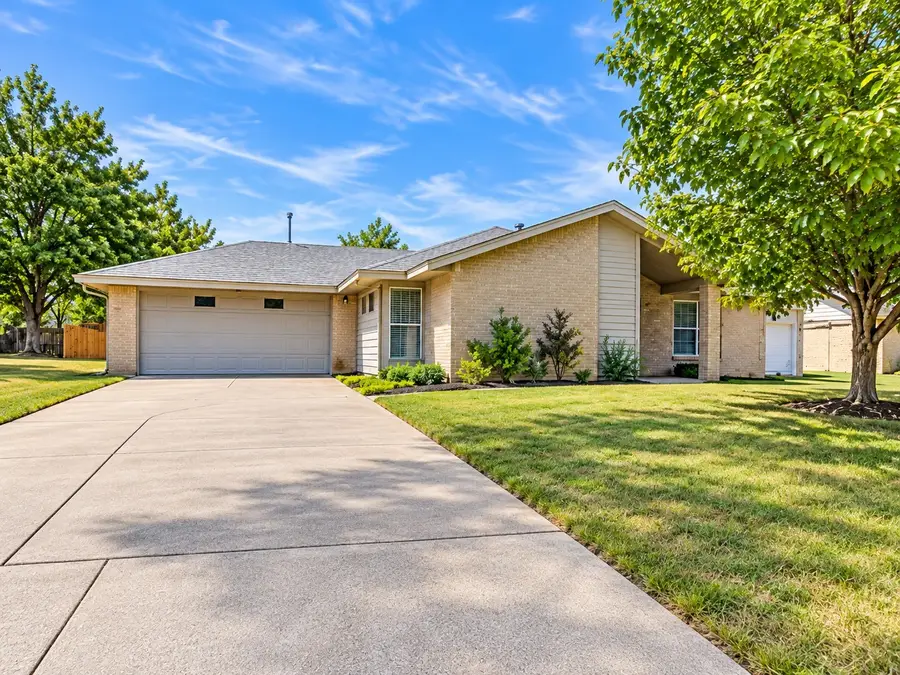 121 N Willow Street, Mansfield, TX 76063 - #2
