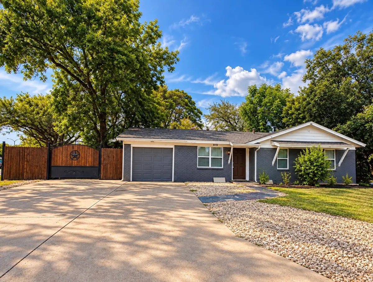 819 N Cooper Street, Arlington, TX 76011 - #1