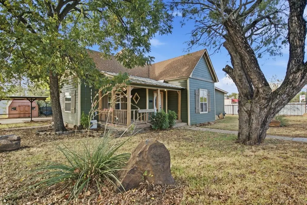901 W 8th Street, Cisco, TX 76437 - #1