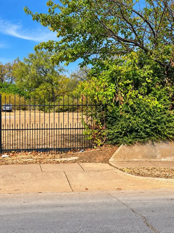 1408 Amanda Avenue, Fort Worth, TX 76105