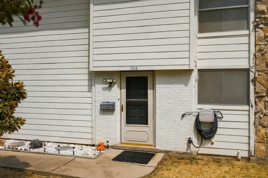 100 Harbor Drive #104, Runaway Bay, TX 76426 - #3