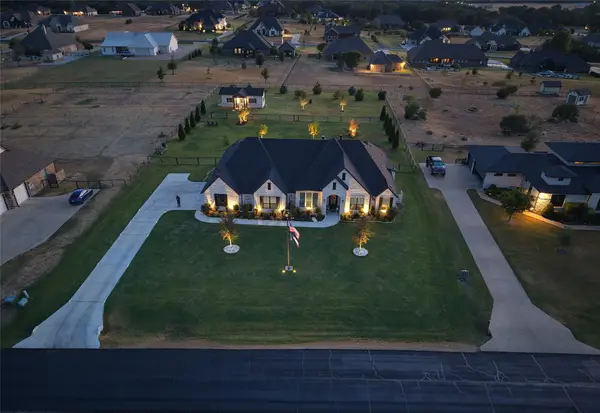 317 Kenyon Court, Granbury, TX 76049