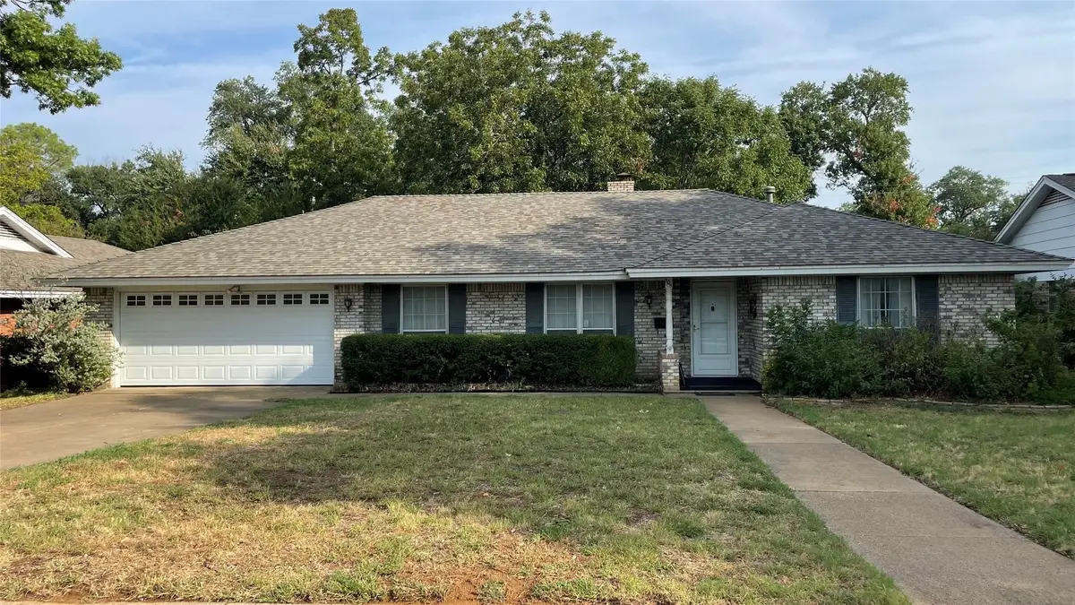 105 W Lilly Lane, Arlington, TX 76010 - #1