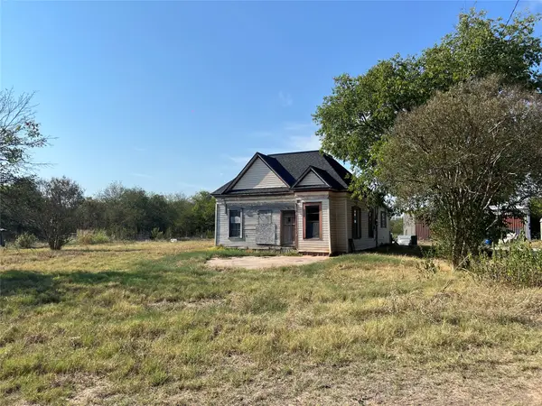 1 S 1st Street W, Mount Calm, TX 76673