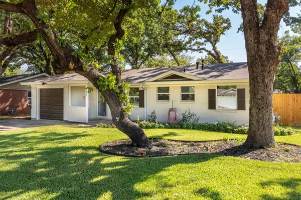 805 Clover Park Drive, Arlington, TX 76013