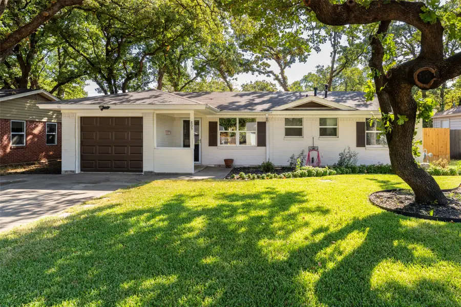 805 Clover Park Drive, Arlington, TX 76013 - #2