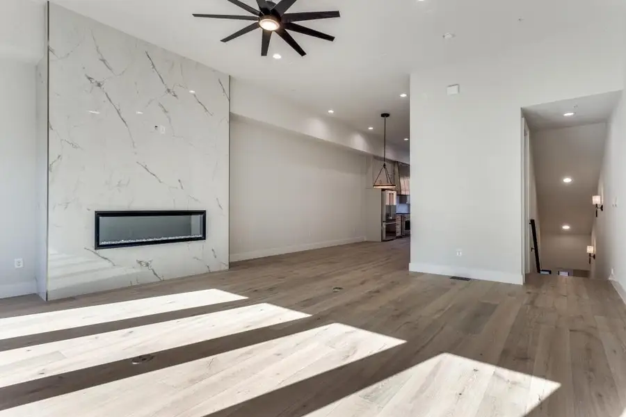 250 E Dallas Street #112, Grapevine, TX 76051 - #3