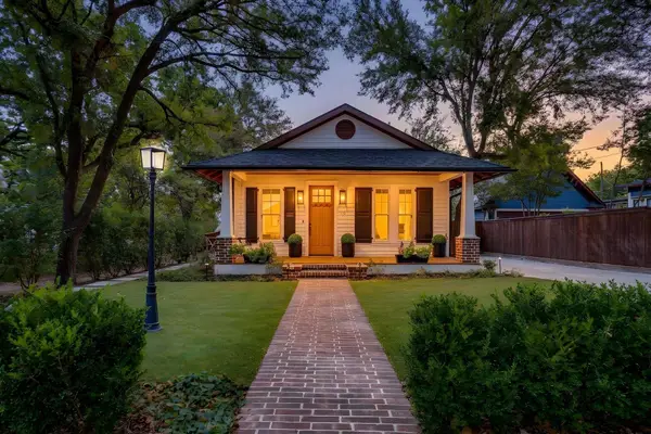 119 W Bluff Street, Granbury, TX 76048