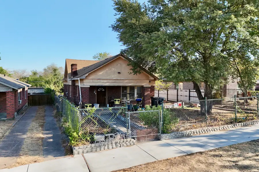 3521 Avenue Avenue E, Fort Worth, TX 76105 - #2