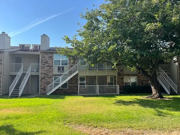 2200 E Trinity Mills Road #313, Carrollton, TX 75006