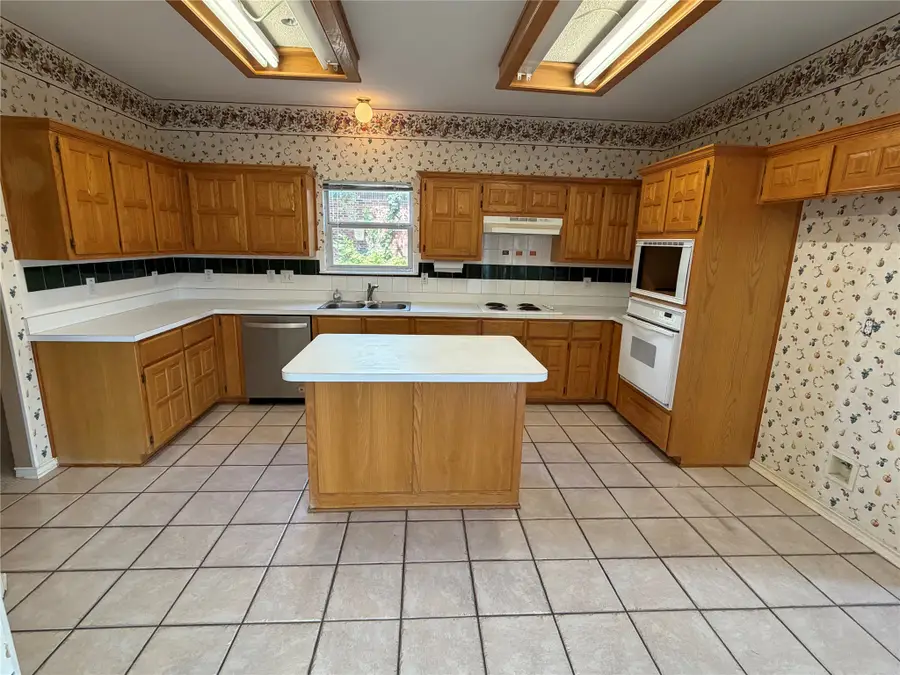 4006 Pointe Loma Drive, Rowlett, TX 75088 - #2