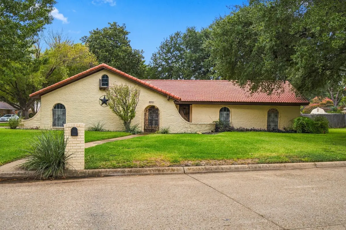 2201 Scarlet Lane, Grand Prairie, TX 75050 - #1