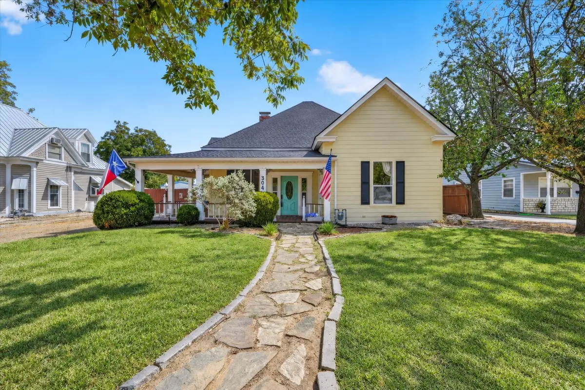 304 E Main Street, Itasca, TX 76055 - #1