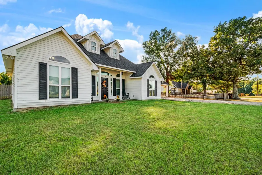 720 Daniel Street, Blossom, TX 75416 - #2