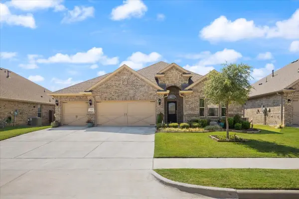 1109 Whispering Hill Drive, Mansfield, TX 76063
