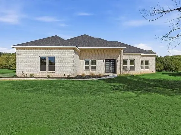 2304 Candlestick Drive, Granbury, TX 76049