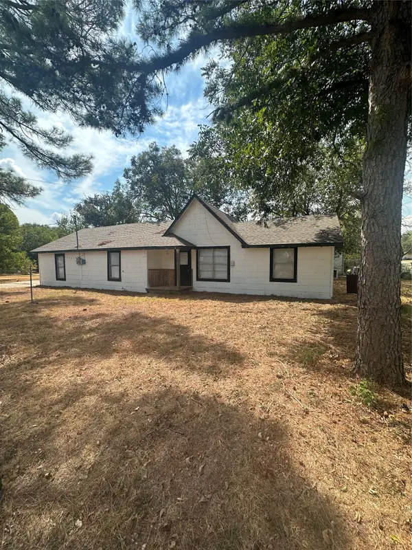 632 W Ayers Avenue, De Leon, TX 76444
