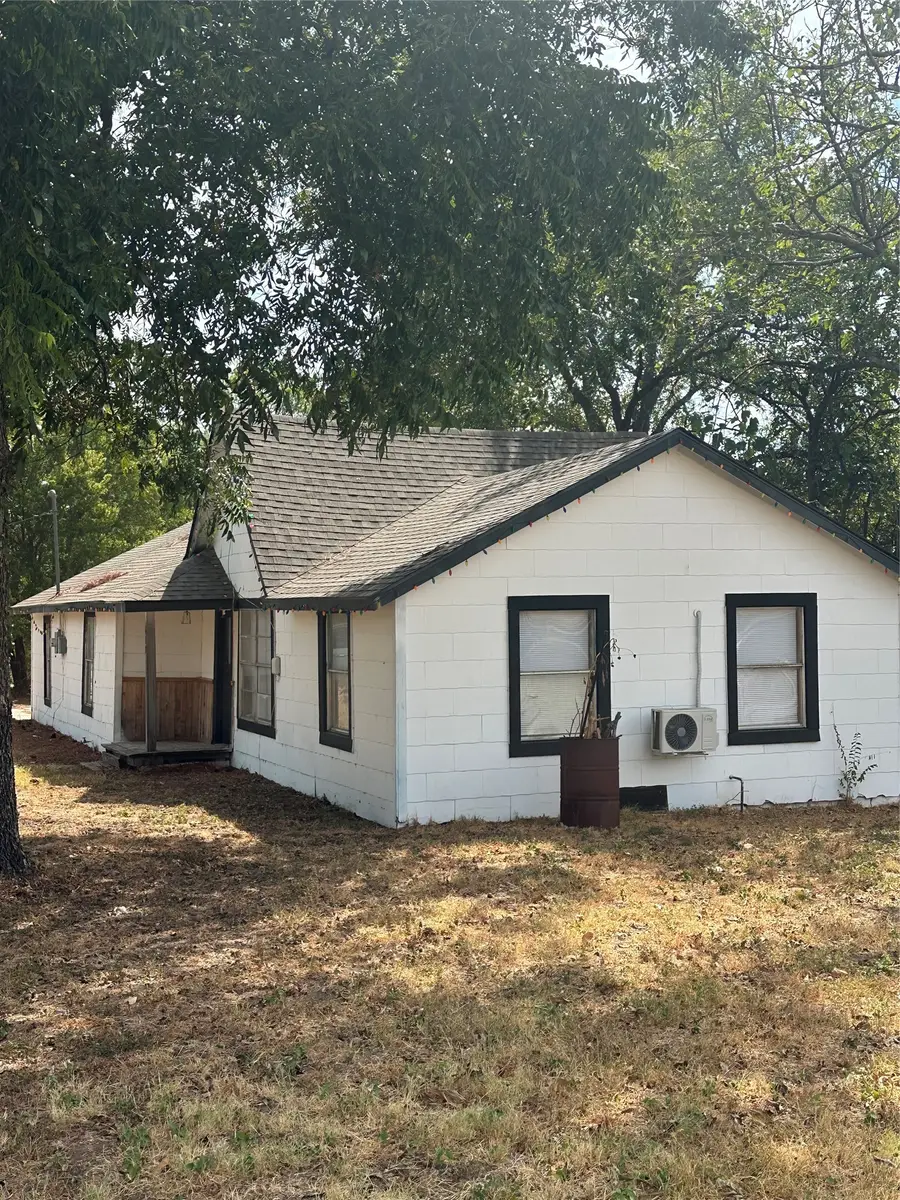 632 W Ayers Avenue, De Leon, TX 76444 - #2