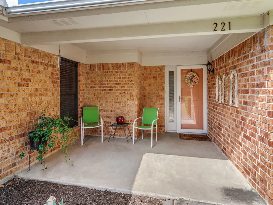 221 Meadowhill Drive, Benbrook, TX 76126 - #3