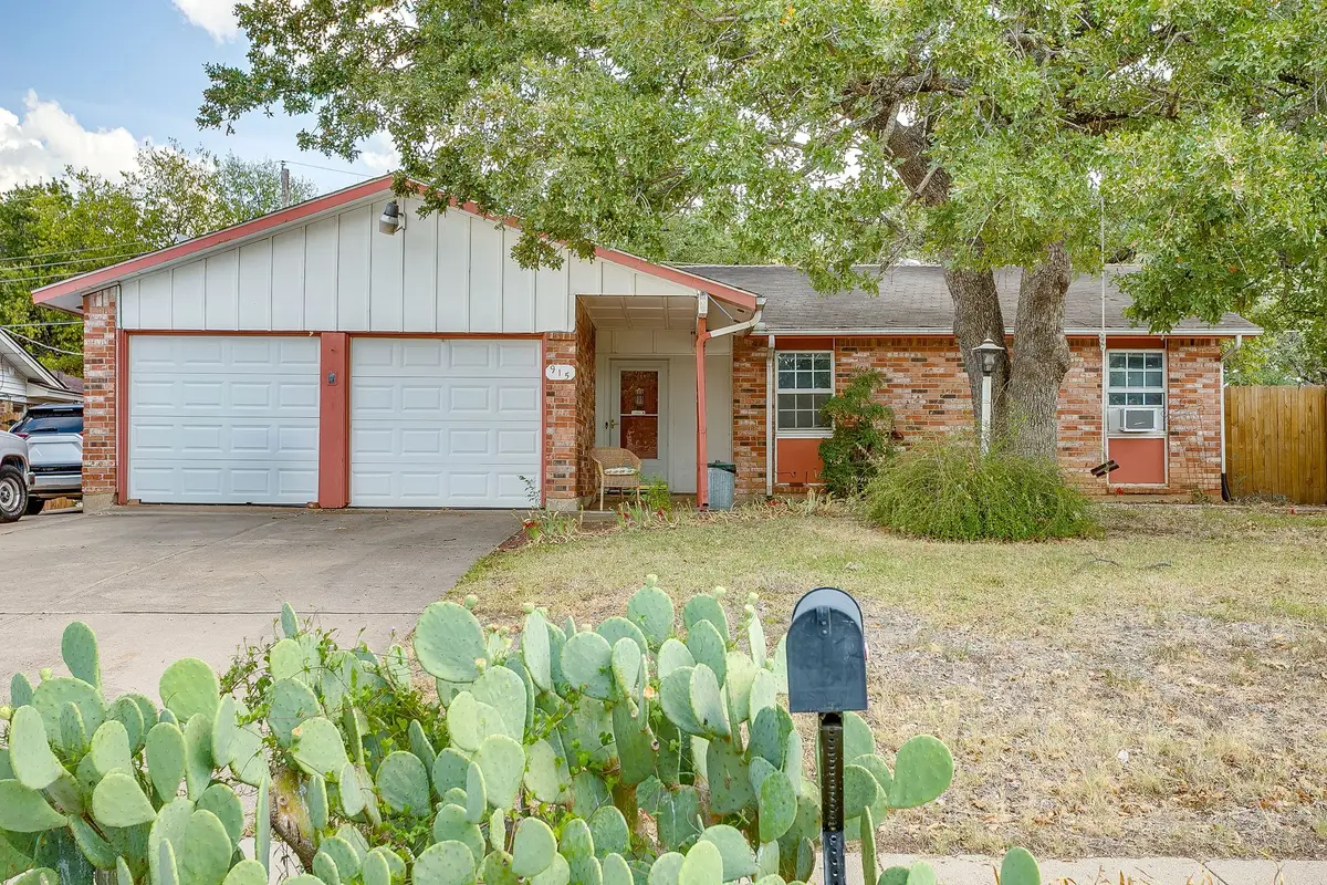 915 Cherry Laurel Lane, Arlington, TX 76012 - #1