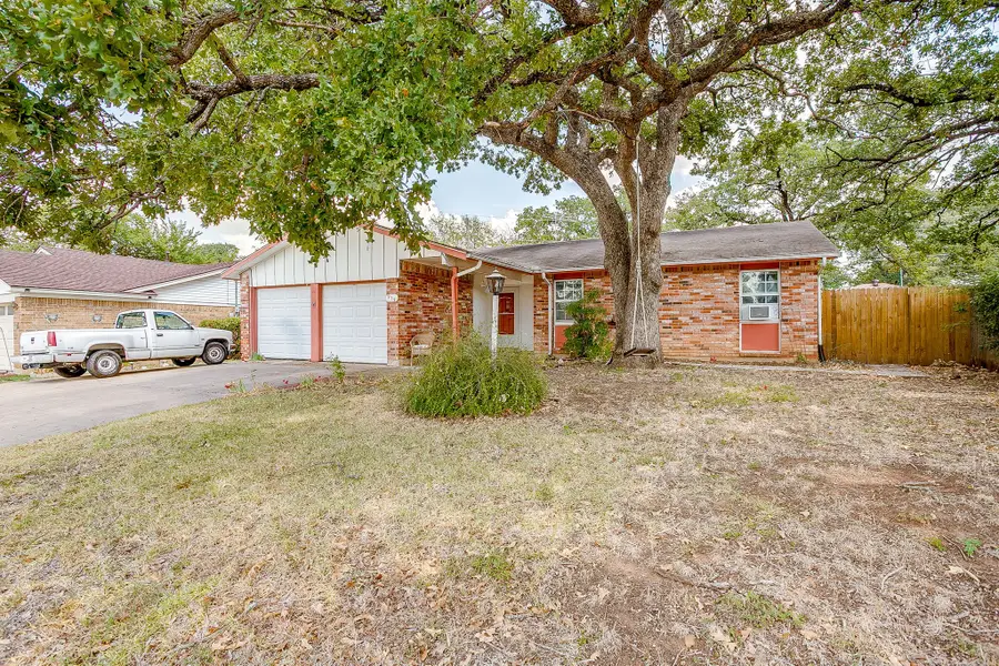 915 Cherry Laurel Lane, Arlington, TX 76012 - #2