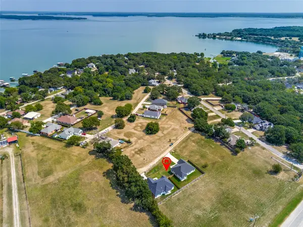 705 Lakeland Drive, West Tawakoni, TX 75474