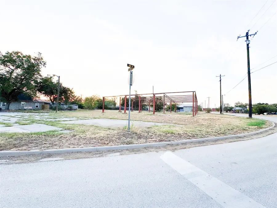 511 E 8th Street, Cisco, TX 76437 - #2