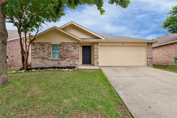 829 Santa Rosa Drive, Fort Worth, TX 76052