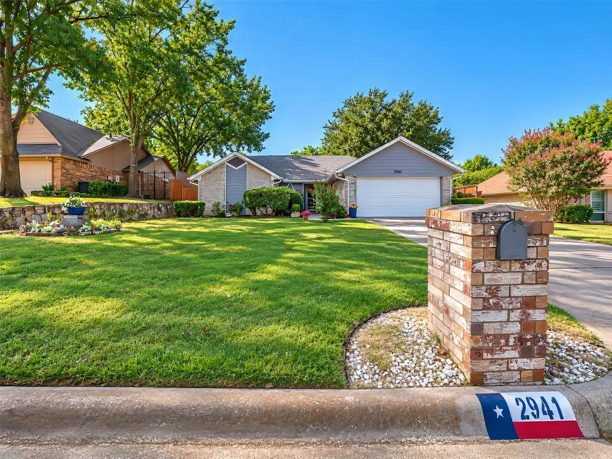 2941 Cresthaven Drive, Grapevine, TX 76051 - #1