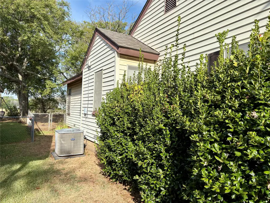705 N Derby Street, Denison, TX 75020 - #3