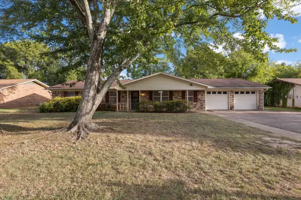 202 Sherwood Drive, Longview, TX 75605