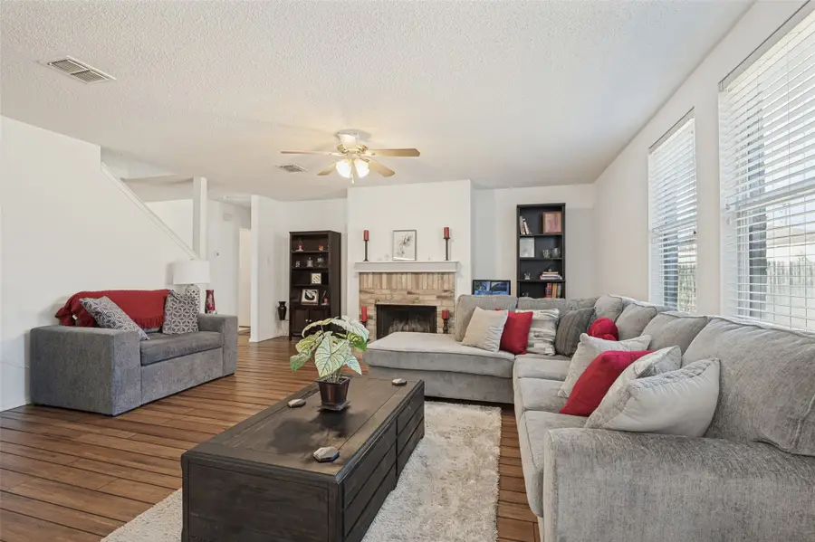 2120 W Grove Lane, Grand Prairie, TX 75052 - #3