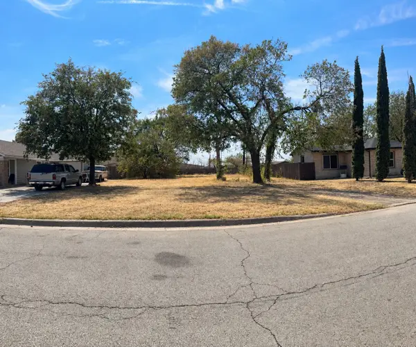 2526 Highcrest Avenue, Fort Worth, TX 76111